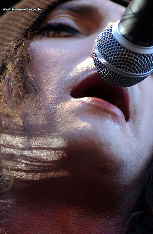 Bild eines Mitglieds der Band End Of Green beim Live Auftritt auf dem Summer Breeze 2003.